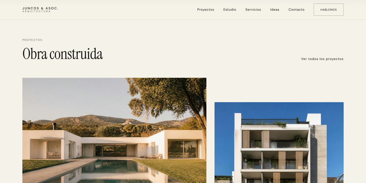 Sección "Obra construida" de la web de Juncos & Asoc. Arquitectura, con fotos grandes de una casa con pileta y de un edificio de departamentos